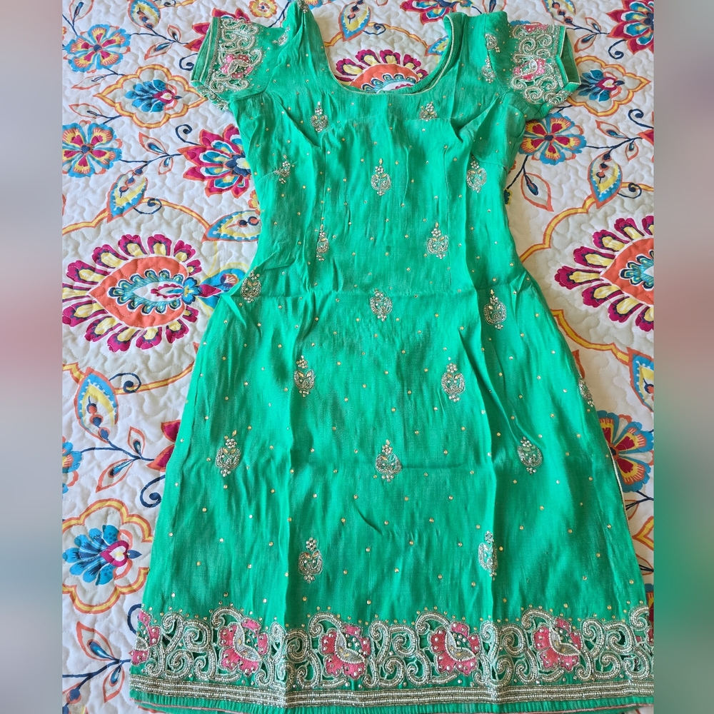 3 piece indian punjabi bollywood patiala salwar suit, with embellishments